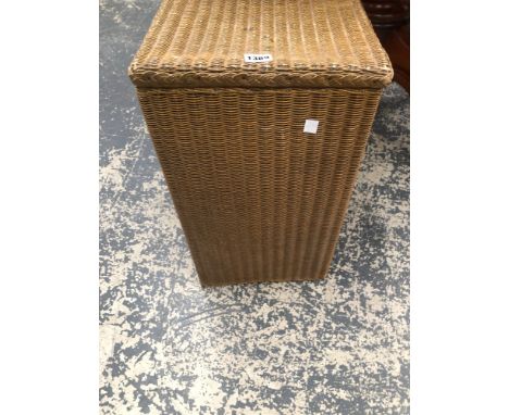 A VINTAGE LLOYD LOOM HAMPER