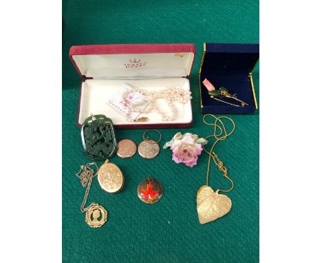 A GREEN HARDSTONE CARVED  EASTERN PENDANT, VARIOUS ROLLED GOLD LOCKETS, VINTAGE COSTUME JEWELLERY ETC. 