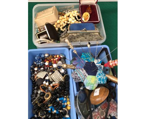 THREE BOXES OF VINTAGE AND MODERN COSTUME JEWELLERY AND COLLECTABLES. 