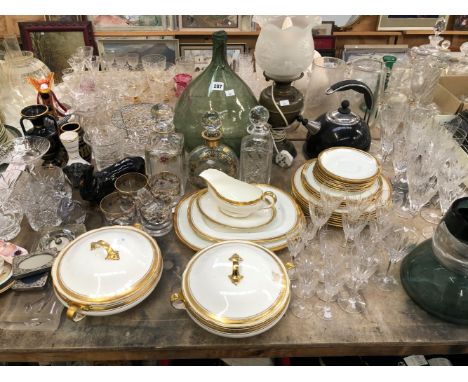 AYNSLEY GOLD EDGED DINNER WARES, GLASS DECANTERS AND DRINKING GLASS, AN OIL LAMP AND A DOULTON DACHSHUND