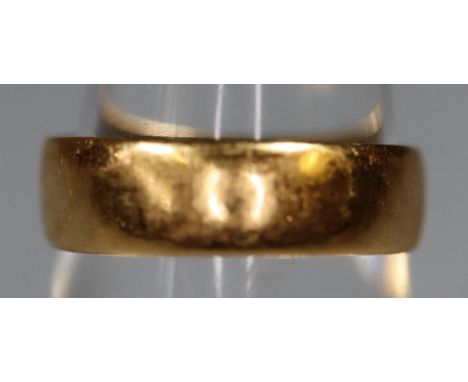22ct gold wedding ring.  Ring size M.  Approx weight 3 grams.    (B.P. 21% + VAT) 