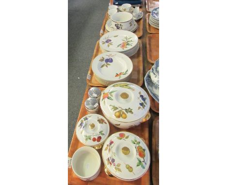 Five trays of Royal Worcester Evesham oven to tableware items to include; tureens, bowls, plates, ramikins, boxed items to in