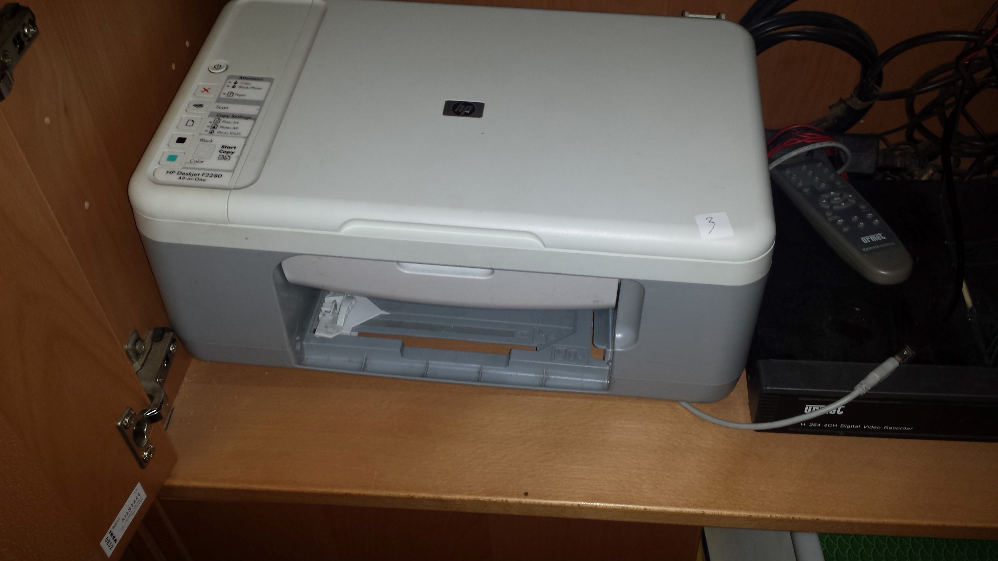 Lotto (555 ivg) 3) stampante deskjet f2280, 5) n.3 sedie ikea., 8 ...