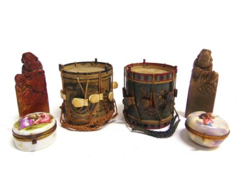 ASSORTED COLLECTABLES  comprising a pair of miniature, hand-painted metal drums, one with the badge and battle honours of the