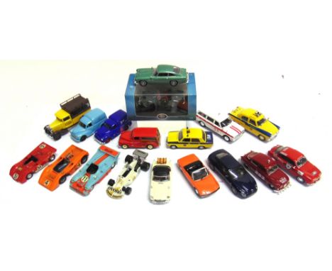 EIGHTEEN 1/43 SCALE DIECAST MODEL VEHICLES  including an Oxford Diecast No.DSP004, Daimler SP250, British Racing Green; and a