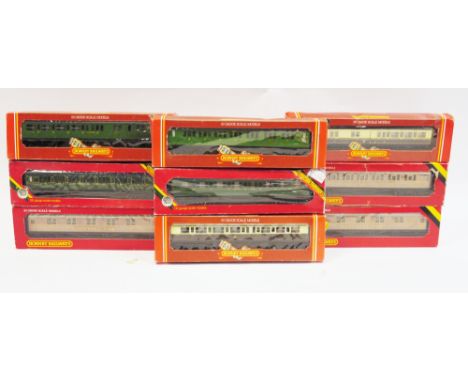 Sixteen boxed Hornby 00 gauge coaches to include R.436 GWR Clerestory coach (brake third), R.435&nbsp;GWR Clerestory coach (t