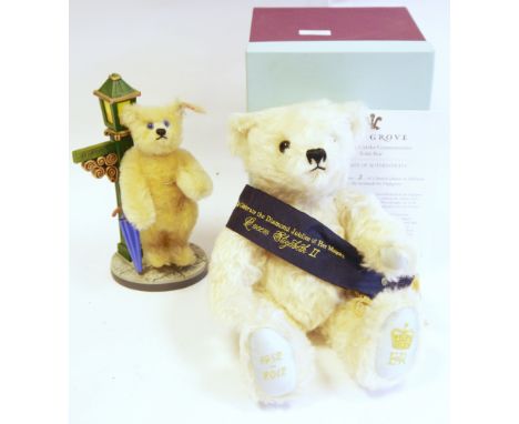 Steiff Limited Edition for North America Splash teddy bear, 2032 of 4000, with hand painted Steiff Ave street lamp base toget