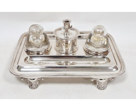 Elkington silver plated inkstand or standish of rectangular form with rounded corners with two pen wells, two glass fitted in