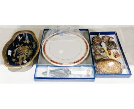 Royal Worcester Beaufort pattern cake stand and server, boxed, a Carltonware powder blue ground chinoiserie decorated lobed q