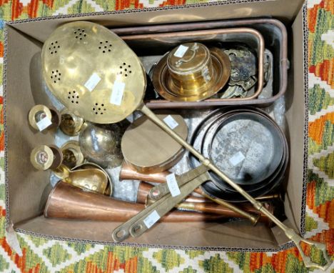 Collection of Victorian and later brass and copper, including: a graduating set of copper brass-handled pans, horse brasses, 