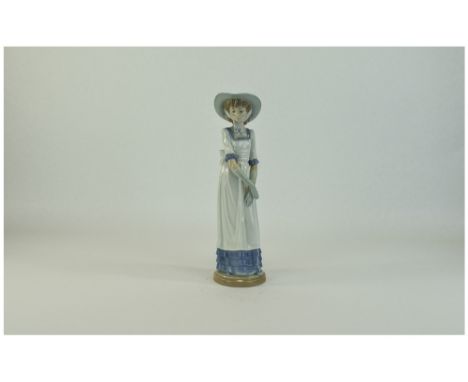 Nao by Lladro Figure ' Elegant Pose ' c.1982. Stands 12.5 Inches. Mint Condition. 