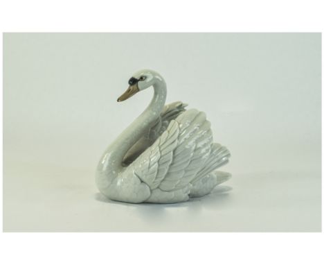 Lladro Nice Quality Figure of a Large Swan, Model Num 5231. Issued 1980. Mint Condition. 7.25 Inches High, 7.75 Inches Wide. 