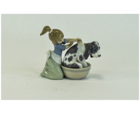Lladro Figure ' Bashful Bather ' Model 5455. Issued 1988. Height 5 Inches. Mint Condition. 