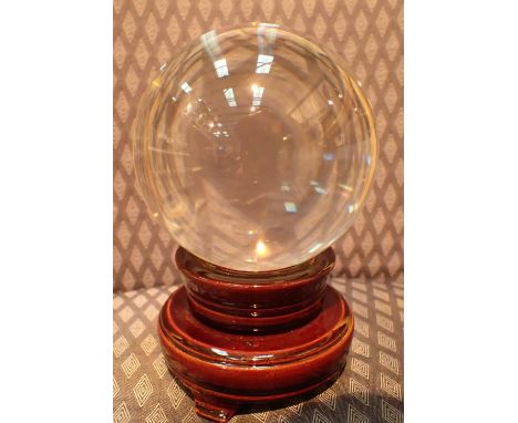 Vintage crystal ball on stand CONDITION REPORT: W : 10 cm