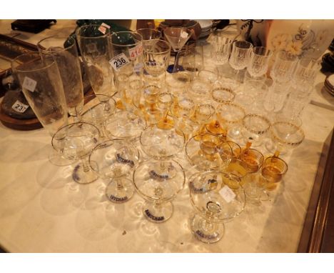 Mixed glasses to include four vintage lemonade glasses and Babycham glasses 