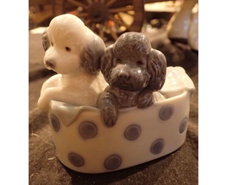 Small Nao Poodles figurine