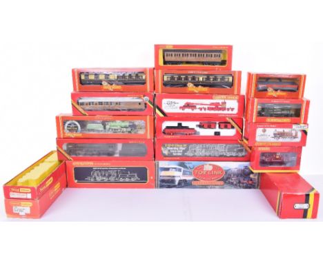 Boxed Hornby Railways locomotives, coaches, rolling stock and accessories, R380 4-4-0 Schools class Stowe, R63 BR 4-6-2 Brita