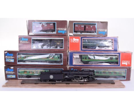 Rivarossi and Lima 0 gauge trains, Rivarossi 0-8-0 Indiana Harbour Belt locomotive and tender, good condition, box poor, Lima