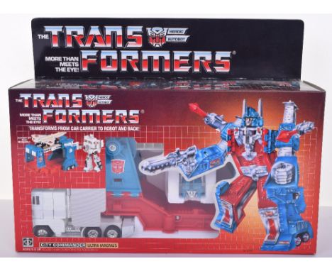 Boxed Hasbro G1 Transformers City Commander Ultra Magnus, 1985 issue, transforms from car carrier to robot and back in mint b