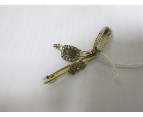 THREE VICTORIAN BAR BROOCHES to include a 14ct gold and pearl brooches and two 9ct gold pearl brooches