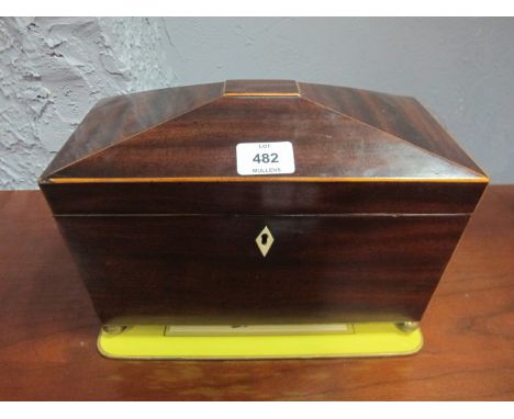 A GEORGIAN MAHOGANY DOME TOPED DOUBLE TEA CADDY with dome lid