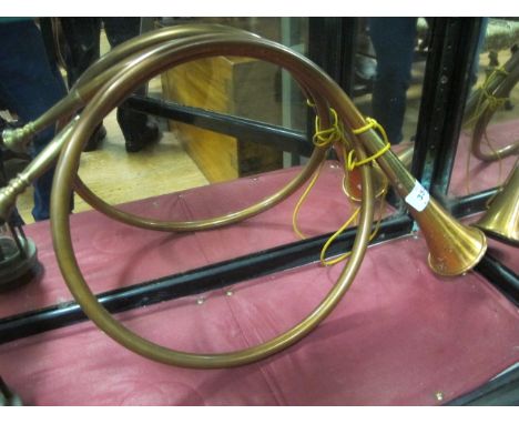 A COPPER AND BRASS HUNTING HORN