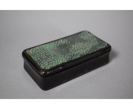 An Early 20th Century Shagreen Topped Snuff Box, 9.5cms Wide 
