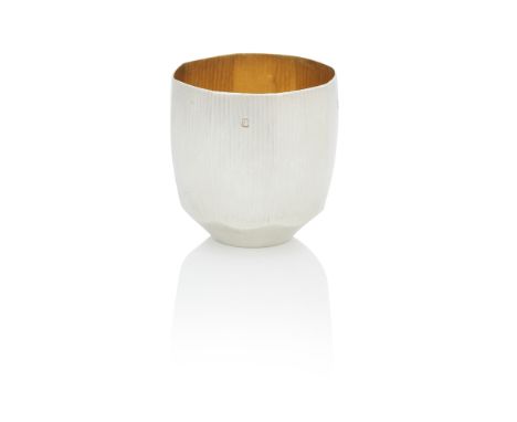 A modern Britannia standard beakerMaker's mark M K L, Edinburgh, 1993 Of octagonal slightly swelling form and with textured s
