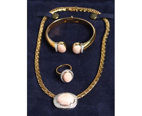 A GOOD 18CT GOLD, DIAMOND AND CORAL SUITE OF JEWELLERY, comprising of a necklace, torque style bangle and ring, each set with