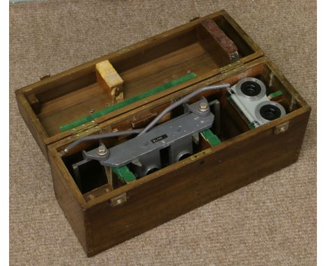 A vintage mahogany type SV2 CFC aviation stereo scope, made in England by Casella of London 