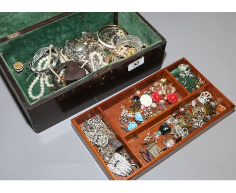 A fitted wooden box containing assorted vintage costume jewellery.