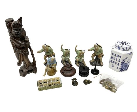 Set of five mud men figures, together with oriental carved hardstone figure, set of oriental thimbles in case, two Netsuke et
