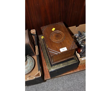 AN OAK TRINKET BOX TOGETHER WITH A JEWELLERY BOX 