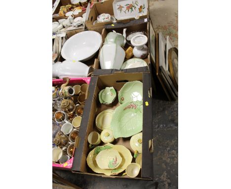 A TRAY OF CARLTONWARE CHINA TOGETHER WITH A TRAY OF ASSORTED CERAMICS (2)
