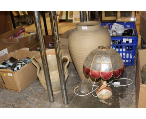 A LARGE CERAMIC PLANT POT, MATCHING TWIN HANDLED POT AND AN ONYX LAMP (3)