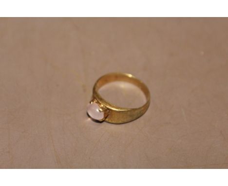 A LADIES 9CT GOLD DRESS RING SET WITH A MOONSTONE STYLE