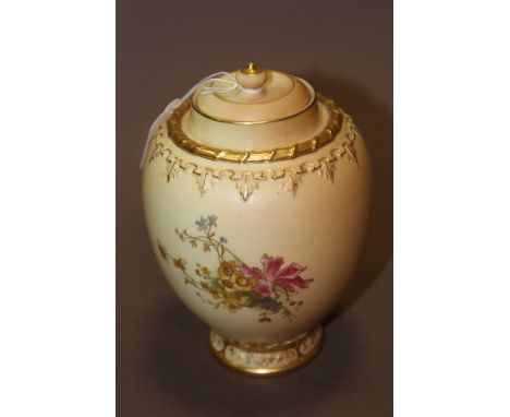 A ROYAL WORCESTER BLUSH IVORY LIDDED JAR WITH FLORAL DECORATION, printed marks to base for 1911, overall H 17.5 cm