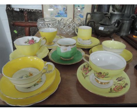 A selection of vintage tea cups and saucers Sadler, Royal Albert etc
