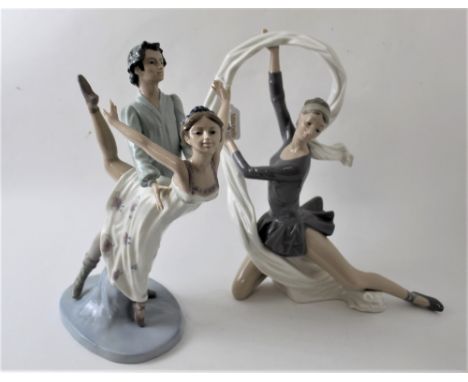 Two Nao dancers