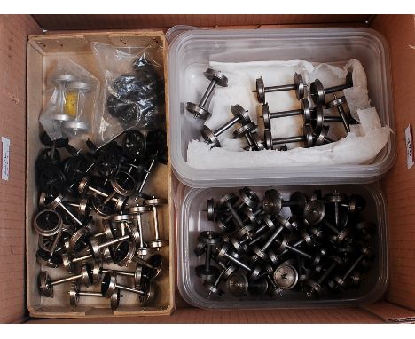 A small tray of assorted wheels as removed from retail shop including 36 axles of coarse scale steel plain disc wagon wheels,