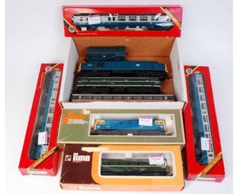 Triang AIA-AIA BR green diesel locomotive (G), BR blue class 37 Co-Co diesel locomotive (G), R921, 2 R922 Intercity coaches (