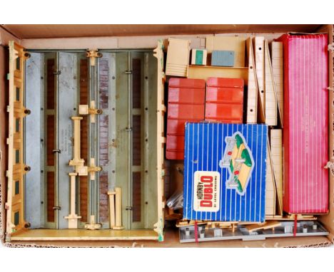 A tray of Hornby Dublo lineside buildings, including 5005/5006 4-road engine shed, D1 level crossing, 2 island platforms, thr