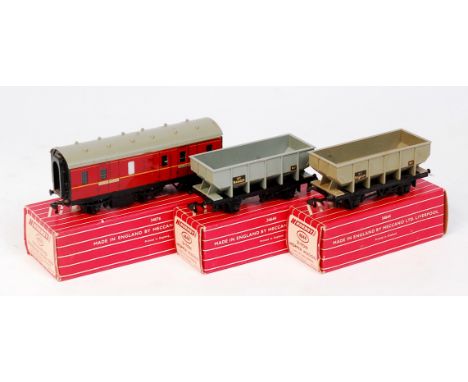 A Hornby Dublo 4076 six-wheeled passenger brake van, some corrosion around windows (FG-BG), together with 2x 4644 21-ton hopp