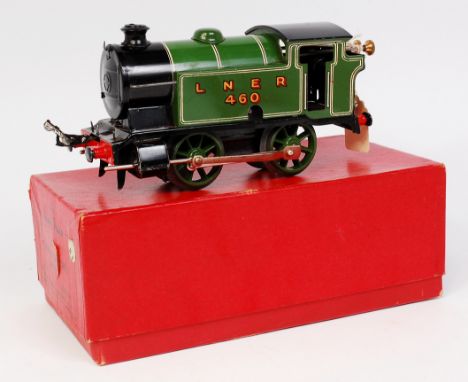 A Hornby clockwork No. 101 LNER  green No. 460 tank engine, a few minor scratches, complete with headlamps and key (VG-BVG)