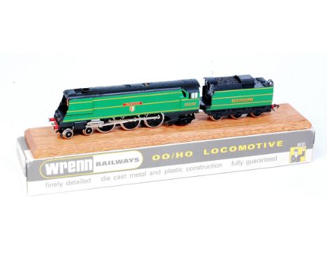 A Wrenn W2407 limited edition, 189/250, SR malachite green streamline engine and tender 'Tavistock' with instructions (VG-BVG
