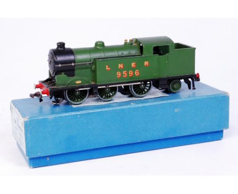 A Hornby Dublo EDL7 3-rail LNER green tank engine, with guarantee (VG-BVG)