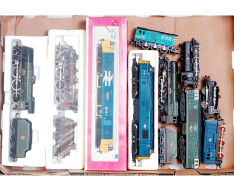 Hornby, Mainline, Lima 00 Gauge Group, Boxed and Loose examples, to include Mainline Royal Scot Maroon, Mainline Pannier Tank