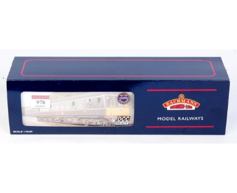 A Bachmann 32-900A BR green 2 car class 108 DMU speed whiskers (G-BG)