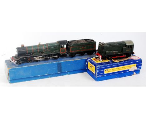 A Hornby Dublo 3231 3-rail 0-6-0 diesel shunter, with instructions, one set of steps damaged (FG-BG) sold with EDLT20 'Bristo