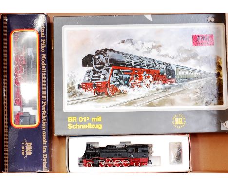 HO Scale Locomotive and train set group to include Piko BR015 train pack (G-BG), Piko 4-6-2 express locomotive 01 class (G-BG